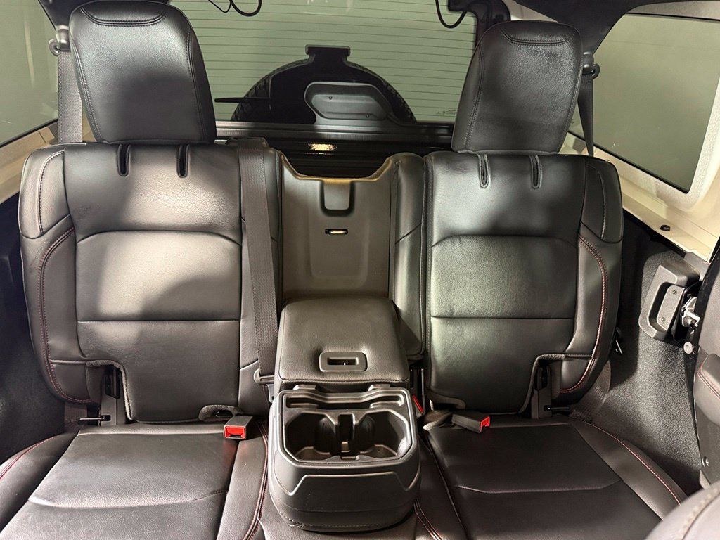 Used 2023 Jeep Wrangler Unlimited Rubicon AWD/4WD image 20