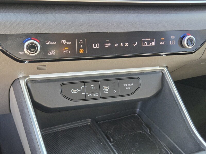 Certified 2025 Kia Carnival EX FWD image 23