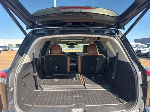 Used 2022 Nissan Pathfinder Platinum w/ Cargo Package image 21