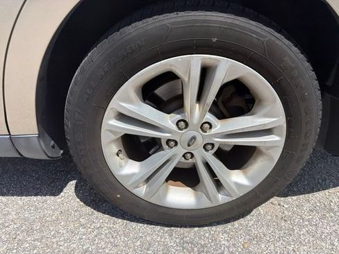 Used 2018 Ford Taurus SE FWD image 25