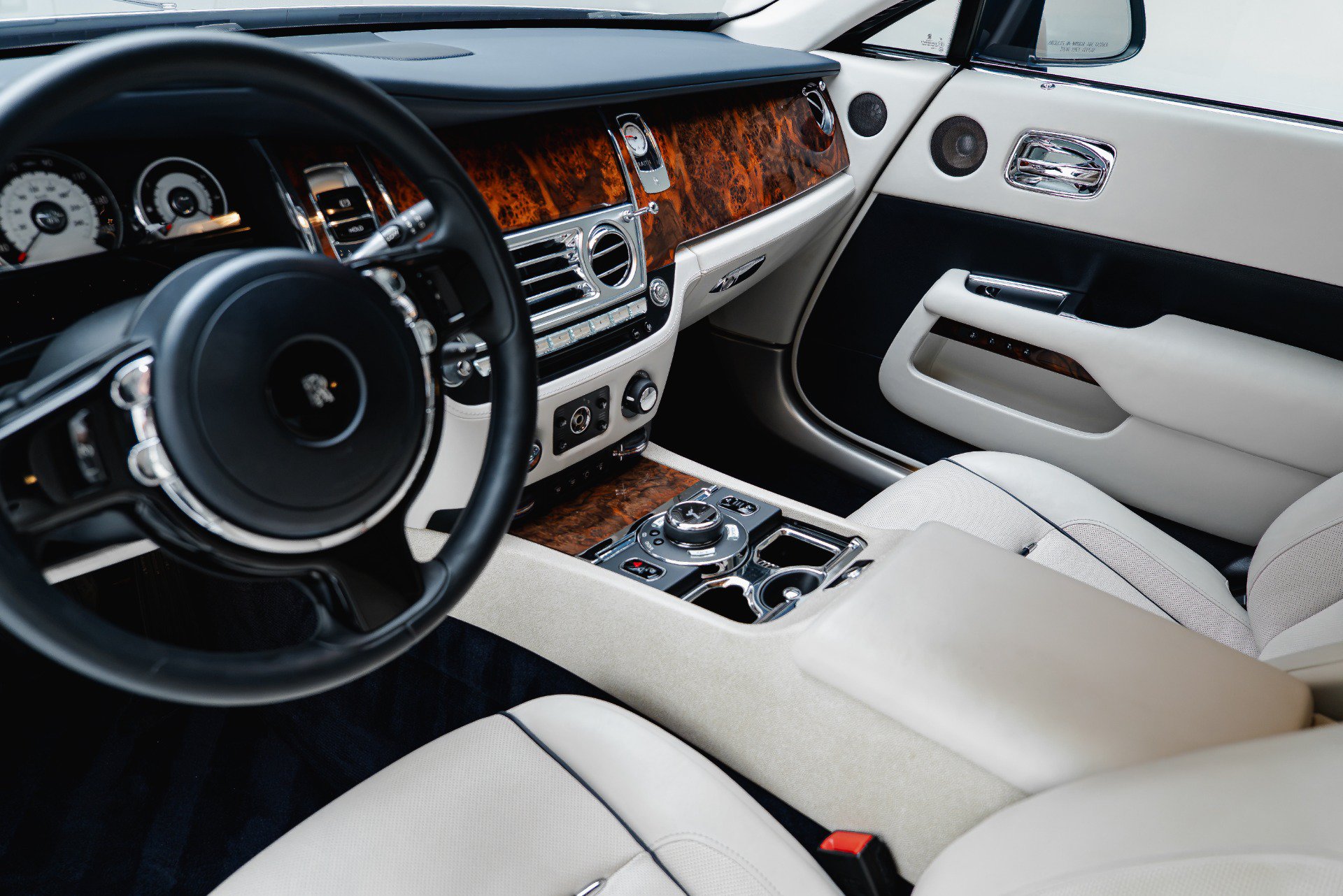 Used 2014 Rolls-Royce Wraith RWD image 38