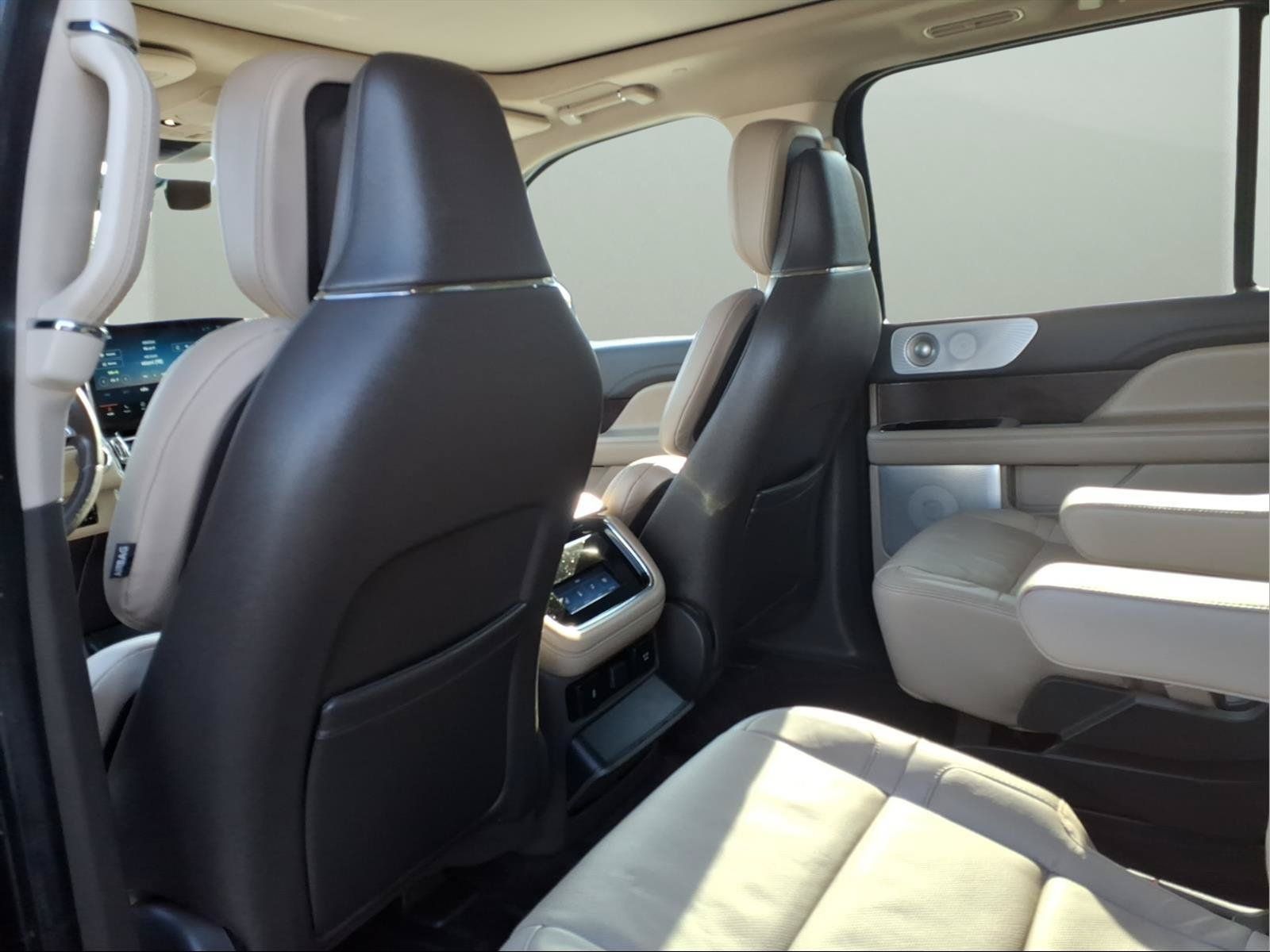Used 2023 Lincoln Navigator Reserve AWD/4WD image 24