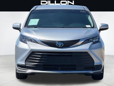 Used 2024 Toyota Sienna LE AWD/4WD image 9