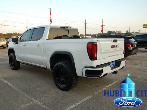 Used 2021 GMC Sierra 1500 AT4 w/ AT4 Value Package AWD/4WD image 3