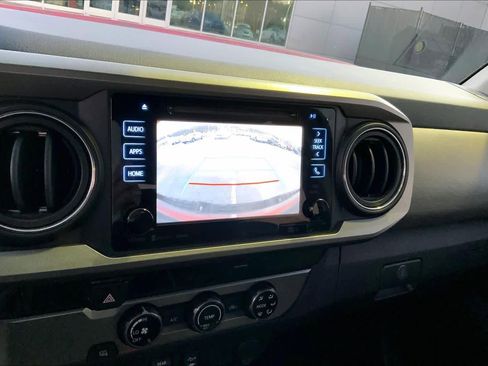 Certified 2018 Toyota Tacoma SR5 image 27