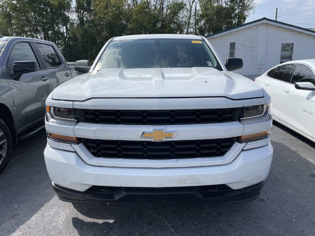 Used 2017 Chevrolet Silverado 1500 Custom w/ Custom Convenience Package AWD/4WD image 2