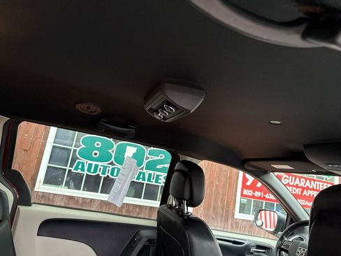 Used 2019 Dodge Grand Caravan SXT FWD image 14