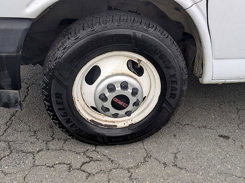 Used 2018 GMC Savana 3500 Extended w/ Driver Convenience Package image 10