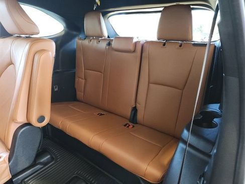 Used 2023 Toyota Highlander Platinum image 21