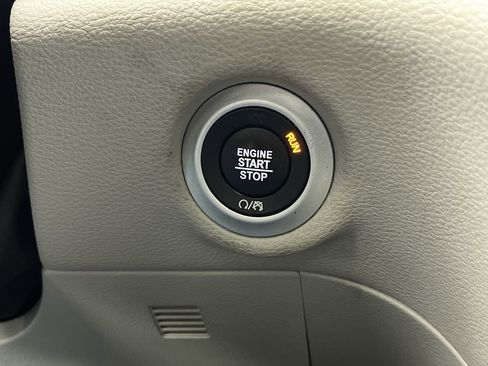 Used 2023 Chrysler Pacifica Limited image 22