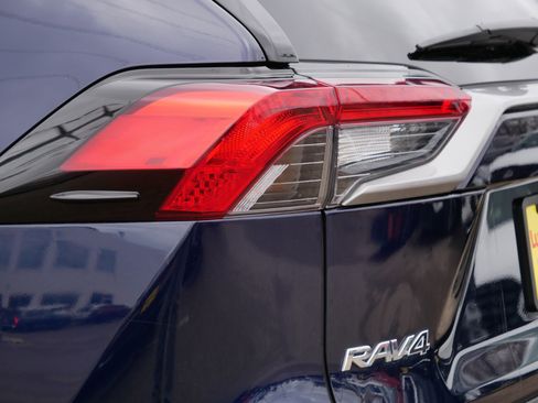 Used 2022 Toyota RAV4 Limited image 17