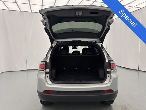 Used 2024 Jeep Compass Latitude AWD/4WD image 12