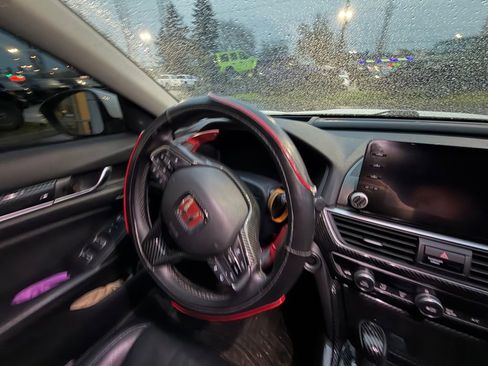 Used 2018 Honda Accord Touring image 7