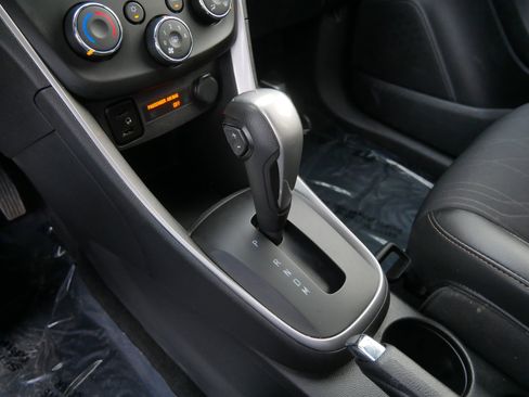 Used 2020 Chevrolet Trax LT w/ LT Convenience Package image 24