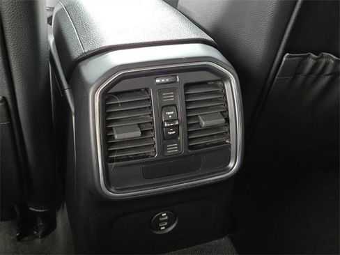 Used 2021 Porsche Macan image 16