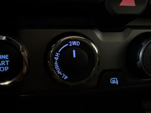Used 2019 Toyota Tacoma TRD Off-Road AWD/4WD image 38