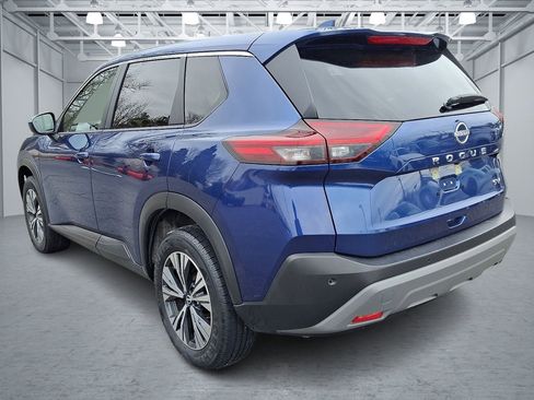 Used 2023 Nissan Rogue SV image 3