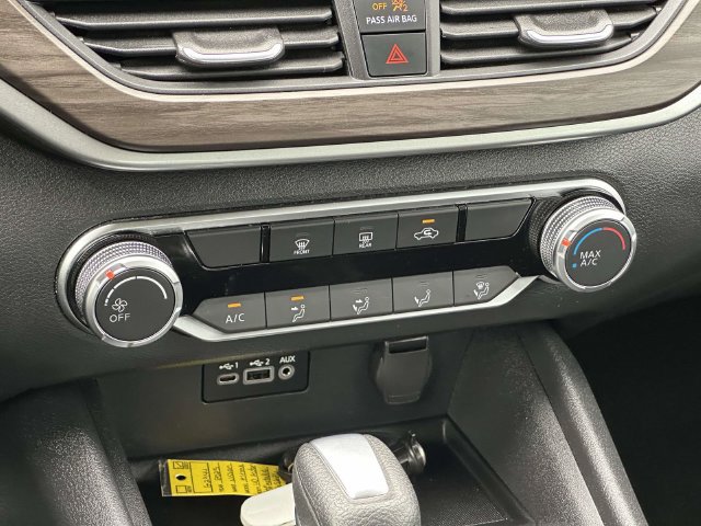 Used 2025 Nissan Altima 2.5 SV FWD image 19