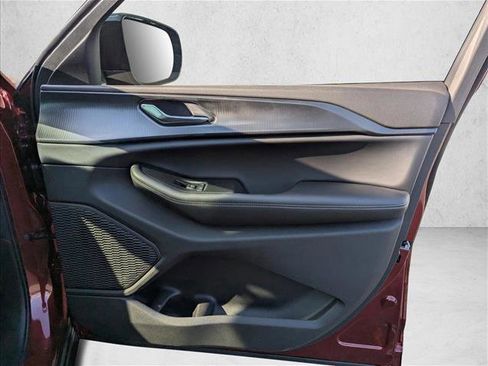 New 2025 Jeep Grand Cherokee Altitude image 28