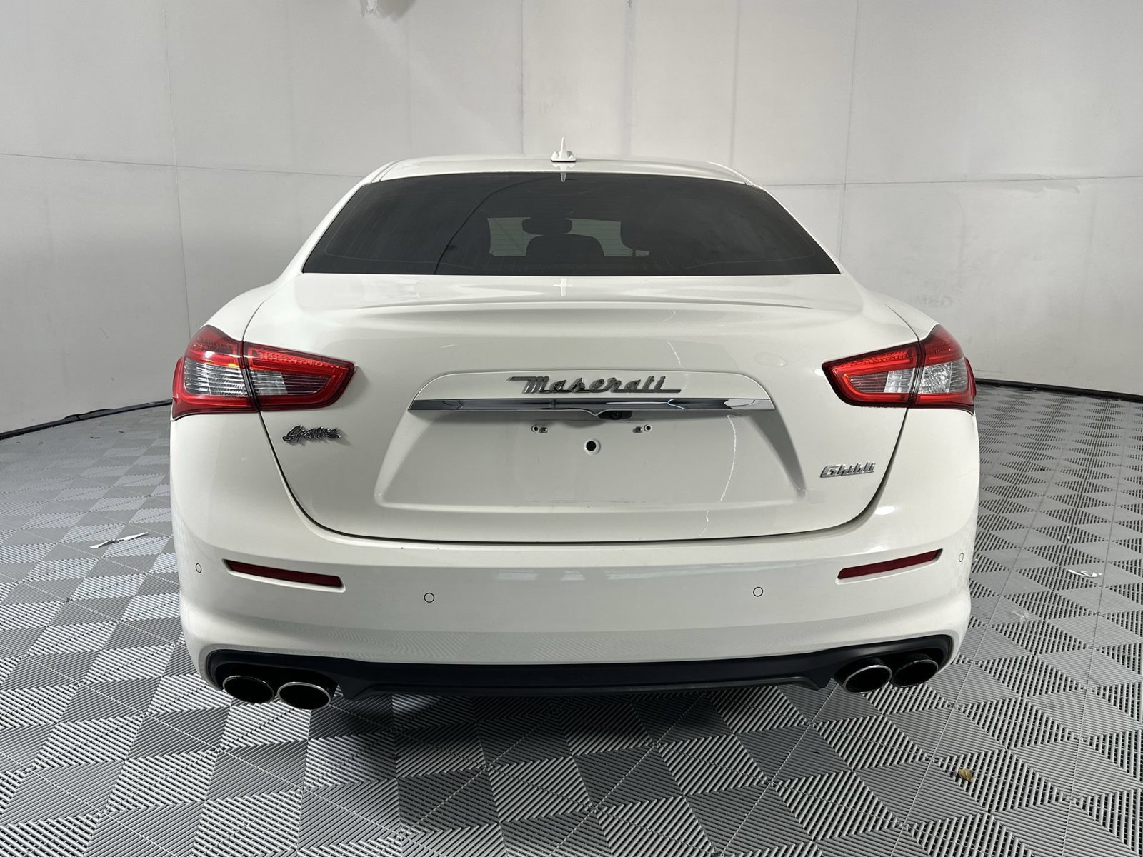 Used 2018 Maserati Ghibli RWD image 3