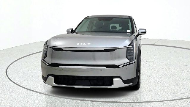 Used 2024 Kia EV9 Light Long Range RWD image 3