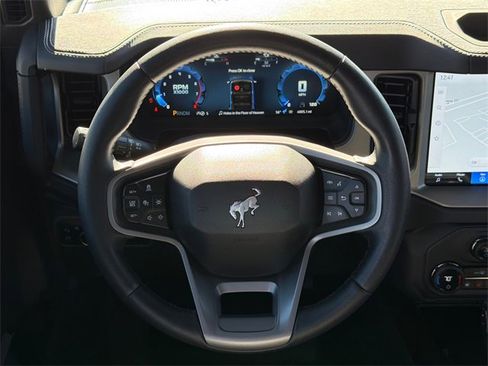 Used 2025 Ford Bronco Outer Banks image 15
