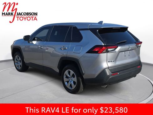 Used 2022 Toyota RAV4 LE image 12
