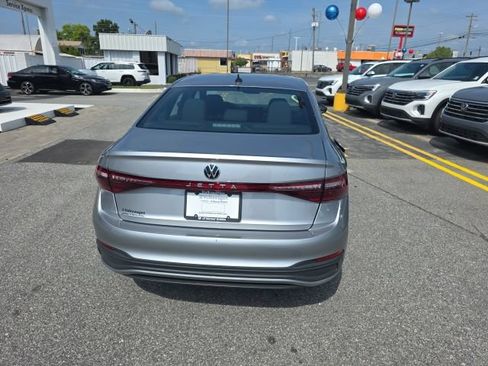 Used 2025 Volkswagen Jetta Sport FWD image 4