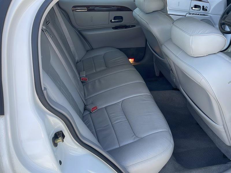 Used 1999 Lincoln Town Car Signature RWD image 37