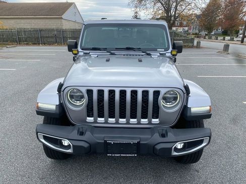 Used 2020 Jeep Gladiator Overland image 3