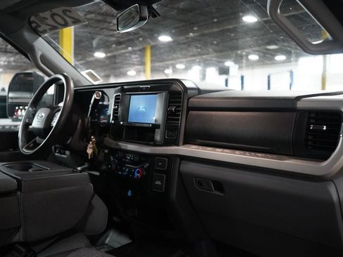 Used 2025 Ford F550 4x4 Crew Cab w/ XLT Value Package image 21