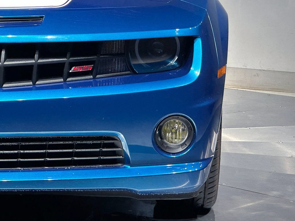 Used 2010 Chevrolet Camaro SS w/ RS Package RWD image 4