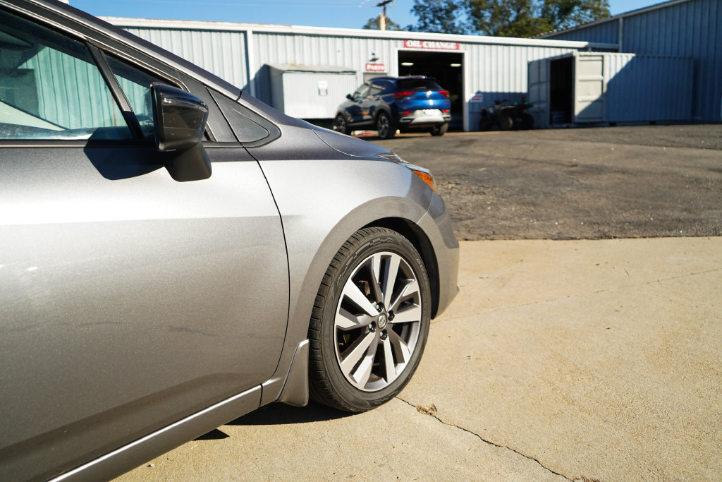 Used 2020 Nissan Versa SR w/ Convenience Package FWD image 18