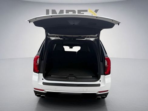 Used 2025 GMC Yukon XL Denali AWD/4WD image 12