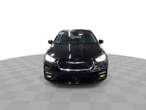 Used 2024 Chrysler Pacifica Touring-L image 5