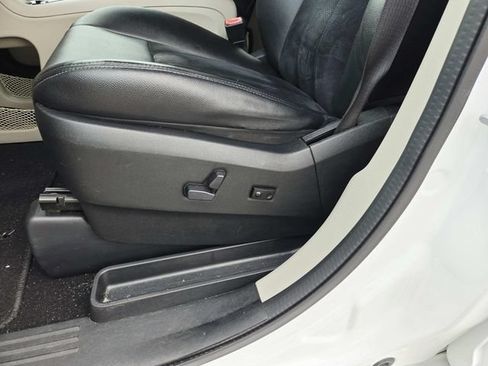 Used 2018 Dodge Grand Caravan SXT FWD image 30