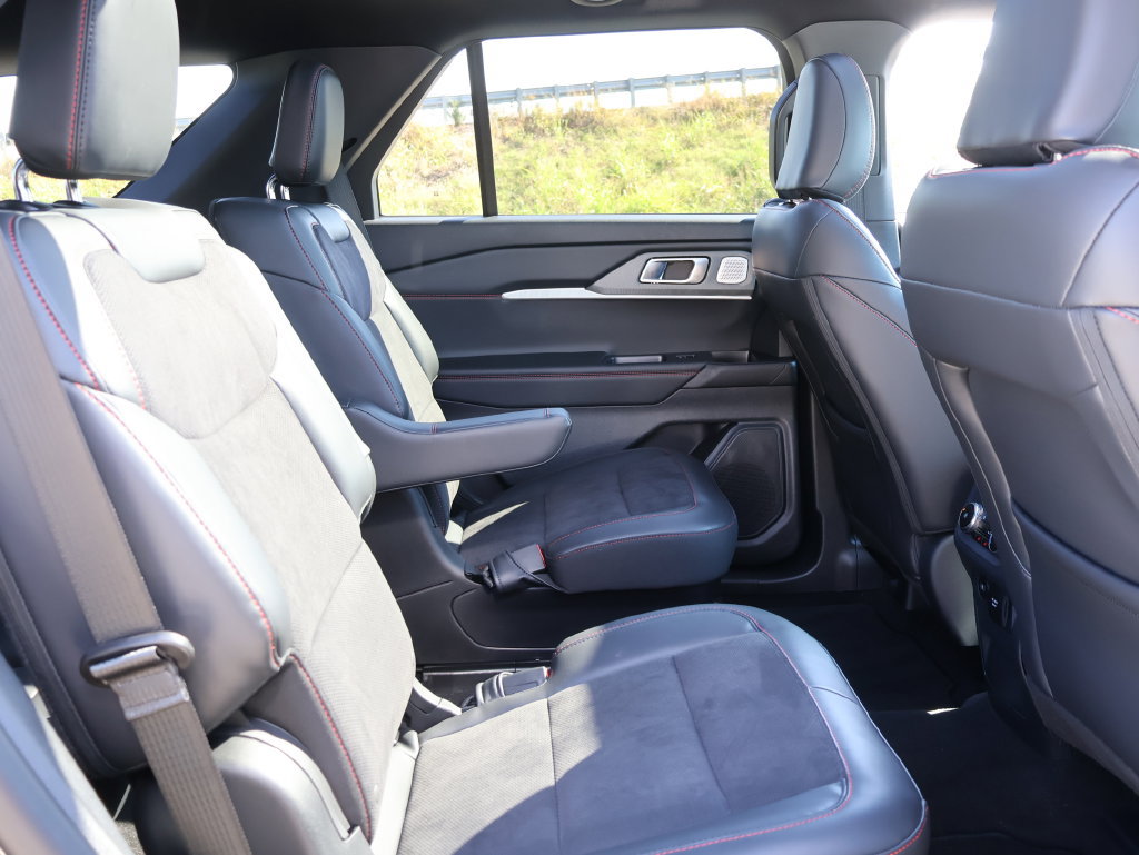 Used 2026 Ford Explorer ST w/ Sun And Sound Package AWD/4WD image 12