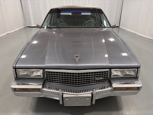 Used 1990 Cadillac Fleetwood Sedan image 2