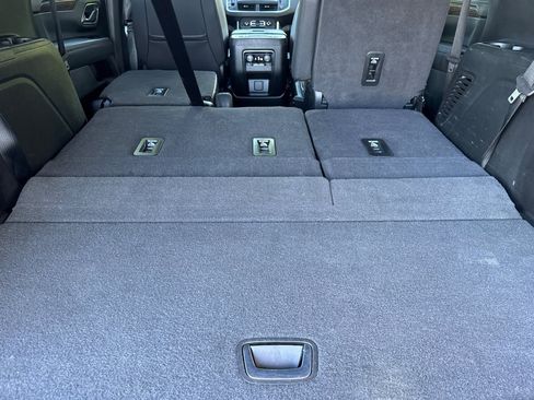 Used 2024 Chevrolet Tahoe Premier AWD/4WD image 23