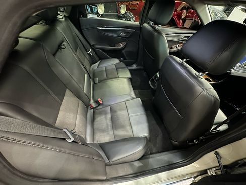Used 2015 Chevrolet Impala LT w/ Convenience Package image 14