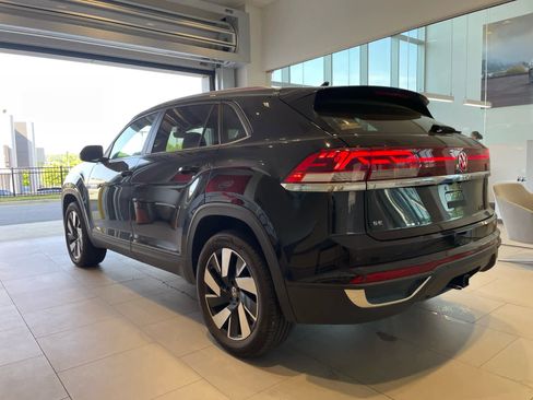 Used 2026 Volkswagen Atlas Cross Sport SE w/ Panoramic Sunroof Package FWD image 28