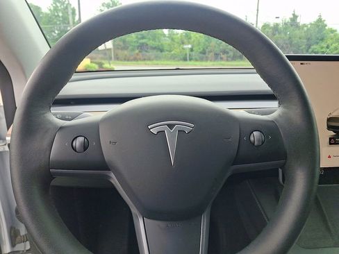 Used 2022 Tesla Model Y Long Range AWD/4WD image 19