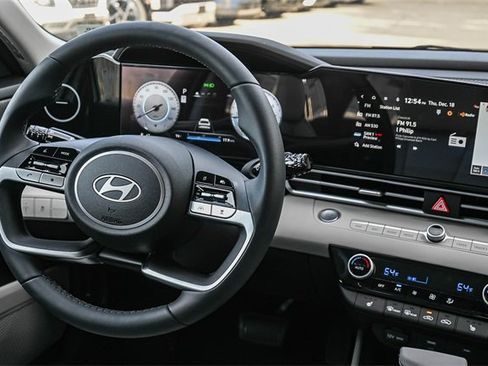 New 2026 Hyundai Elantra Limited image 17