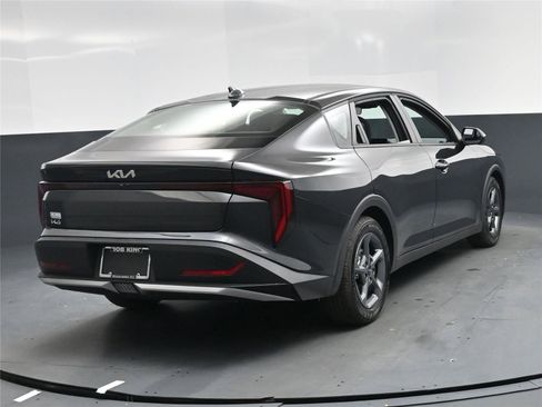 New 2025 Kia K4 LXS image 10
