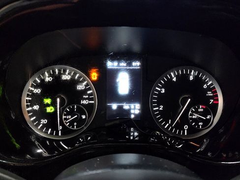 Used 2018 Mercedes-Benz Metris Passenger image 42