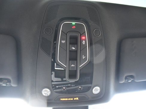 Used 2021 Audi SQ5 Prestige w/ Prestige Package image 28