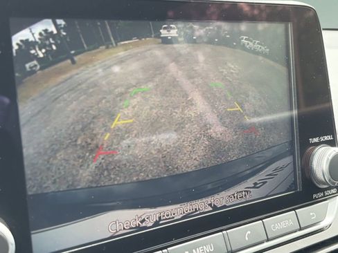 Used 2024 Nissan Altima 2.5 SV FWD image 10