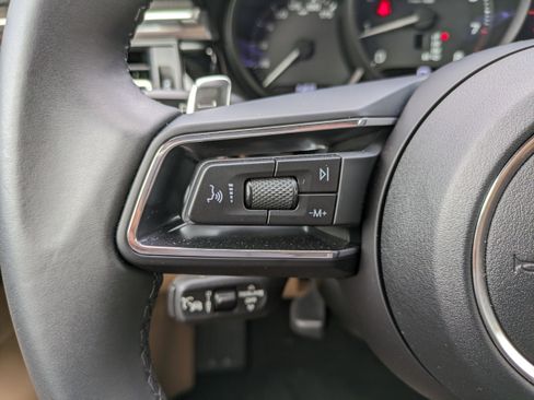 Used 2023 Porsche Macan image 22