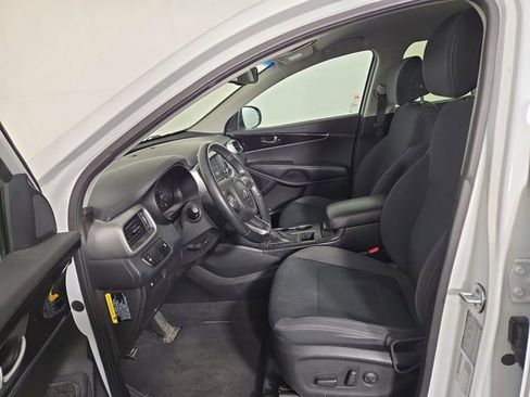 Used 2017 Kia Sorento LX w/ LX Convenience Package image 13