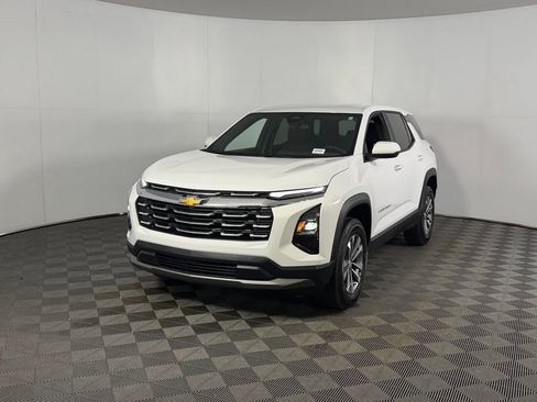 Used 2026 Chevrolet Equinox LT FWD image 9